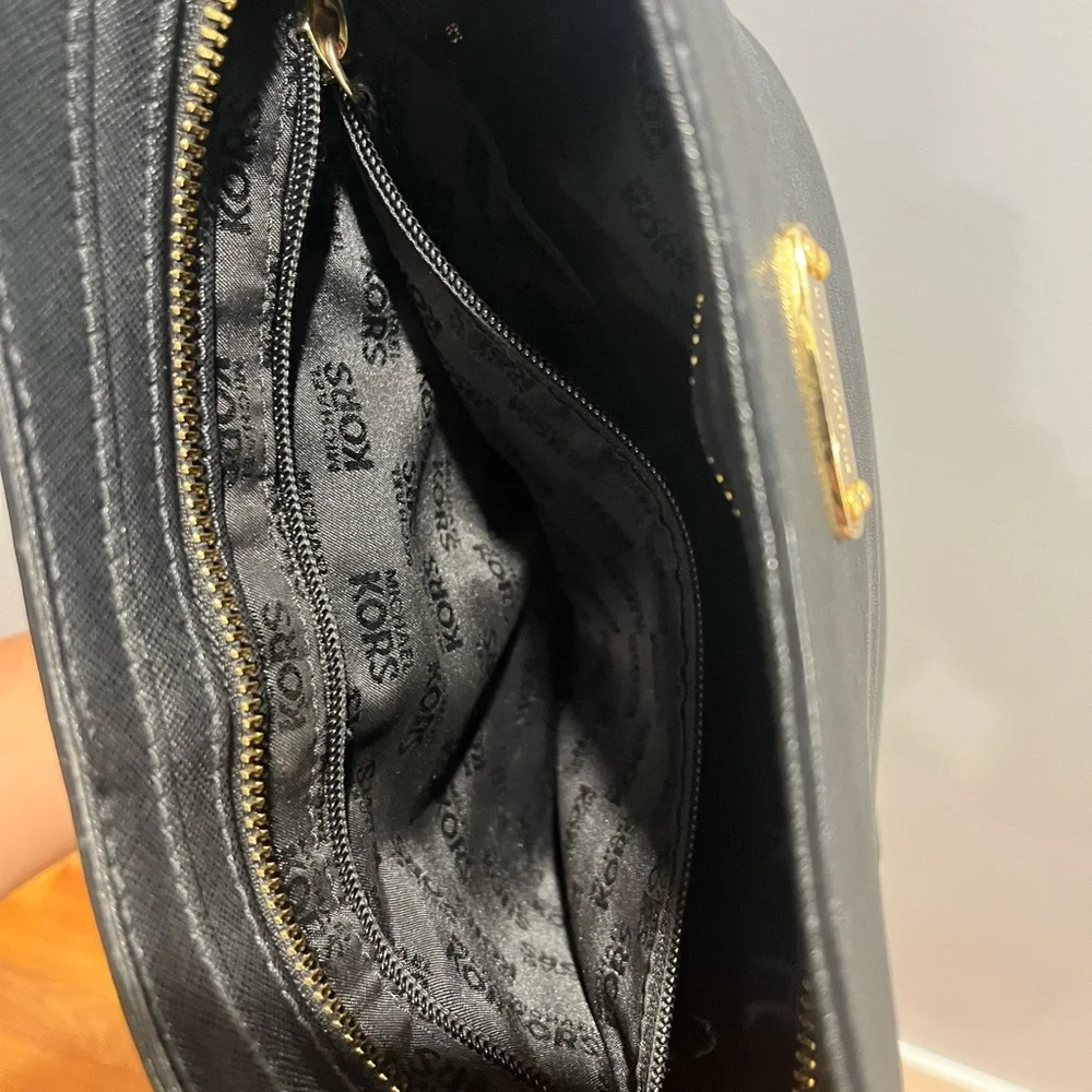 Black‎ Michael Kors Leather Crossbody Purse